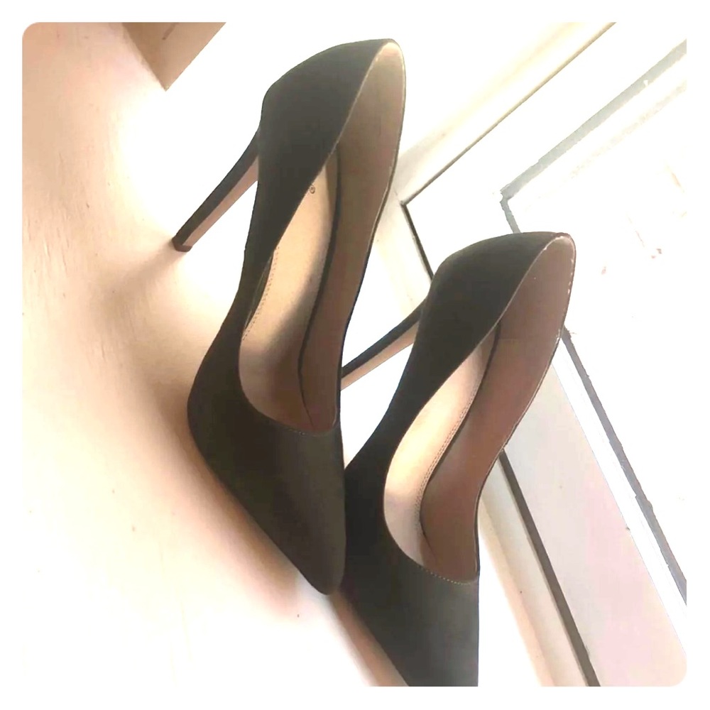 Chic Olive Pump